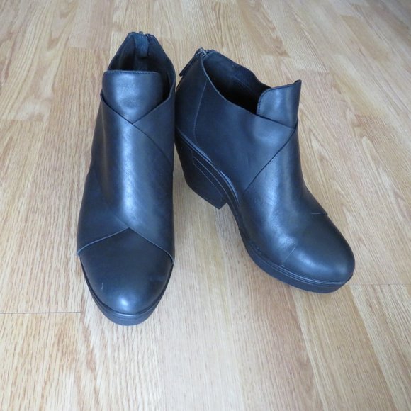 Eileen Fisher Women’s Black Leather Criss Cross Ankle Boots Clogs 7.5 - Picture 9 of 12